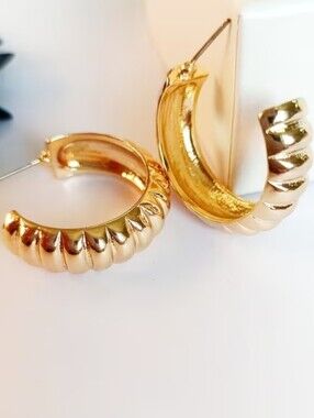 NEW! 14K Gold Plated Classic Chunky Ribbed Half Hoop Earrings -Women’s Jewelry